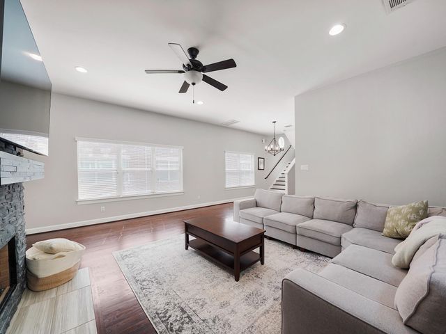 526 Westcross Street, Houston, TX 77018