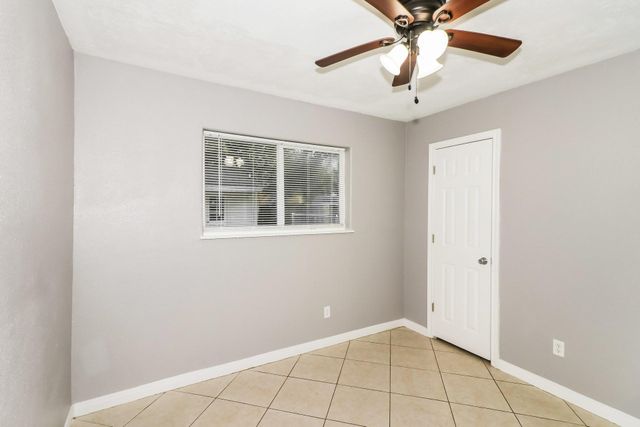 1303 W Phillips Street, Alvin, TX 77511