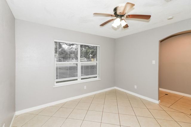 1303 W Phillips Street, Alvin, TX 77511