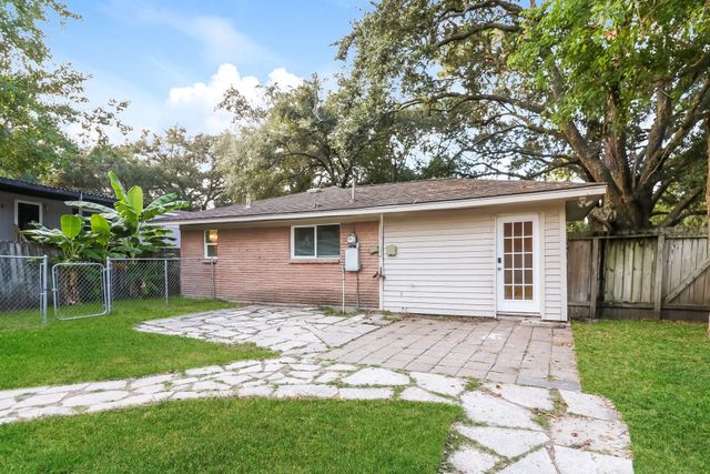1303 W Phillips Street, Alvin, TX 77511