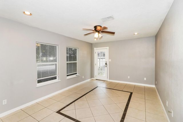 1303 W Phillips Street, Alvin, TX 77511