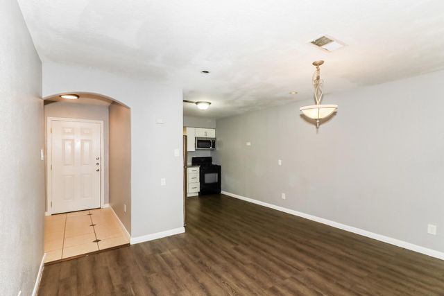 1303 W Phillips Street, Alvin, TX 77511