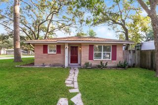 1303 W Phillips Street, Alvin, TX 77511