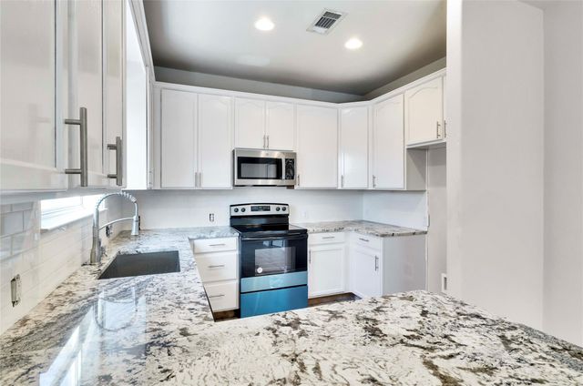 7312 E Ben White BLVD 6, Austin, TX 78741