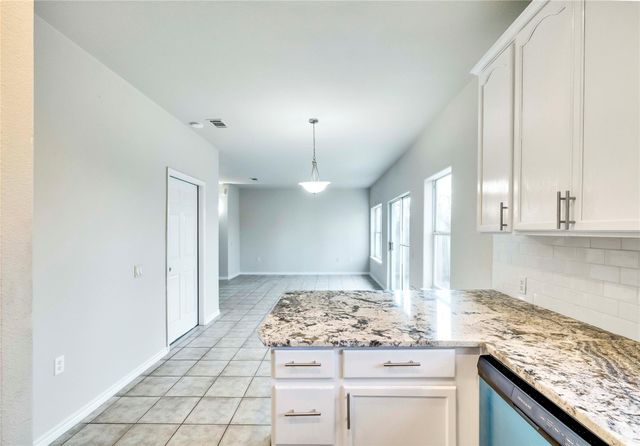 7312 E Ben White BLVD 6, Austin, TX 78741