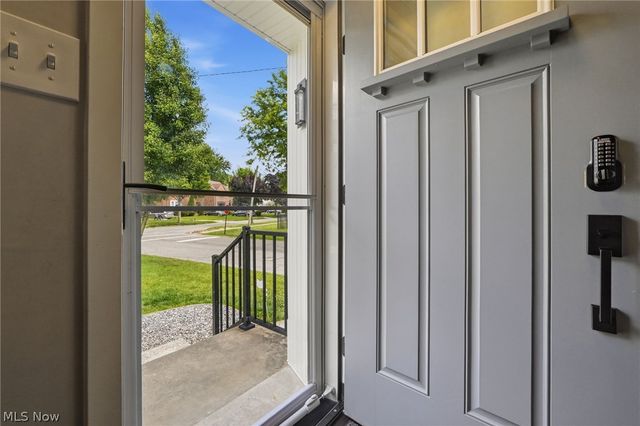 2560 Milton Road, University Heights, OH 44118