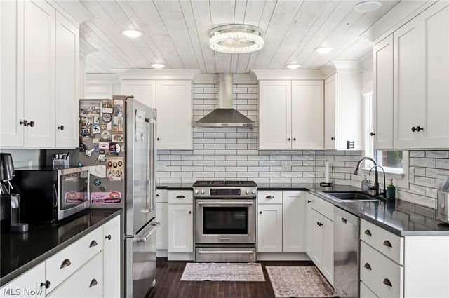 2560 Milton Road, University Heights, OH 44118