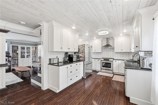 2560 Milton Road, University Heights, OH 44118