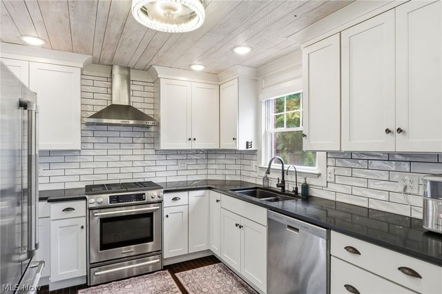 2560 Milton Road, University Heights, OH 44118