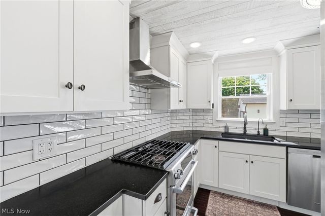 2560 Milton Road, University Heights, OH 44118