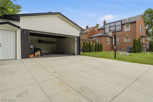 2560 Milton Road, University Heights, OH 44118