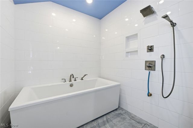 2560 Milton Road, University Heights, OH 44118