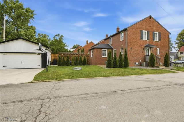 2560 Milton Road, University Heights, OH 44118