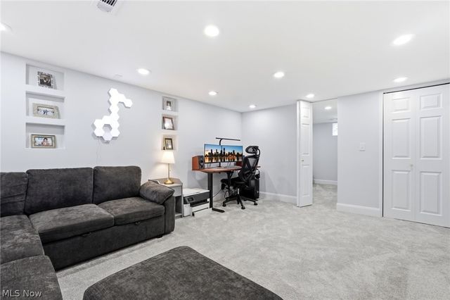 2560 Milton Road, University Heights, OH 44118