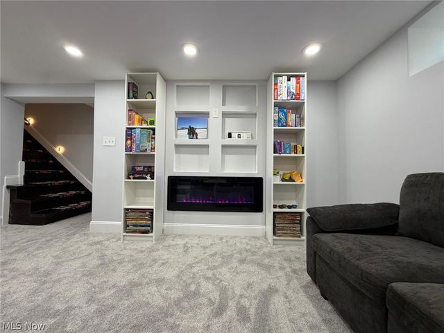 2560 Milton Road, University Heights, OH 44118