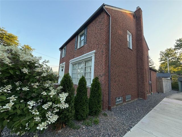 2560 Milton Road, University Heights, OH 44118