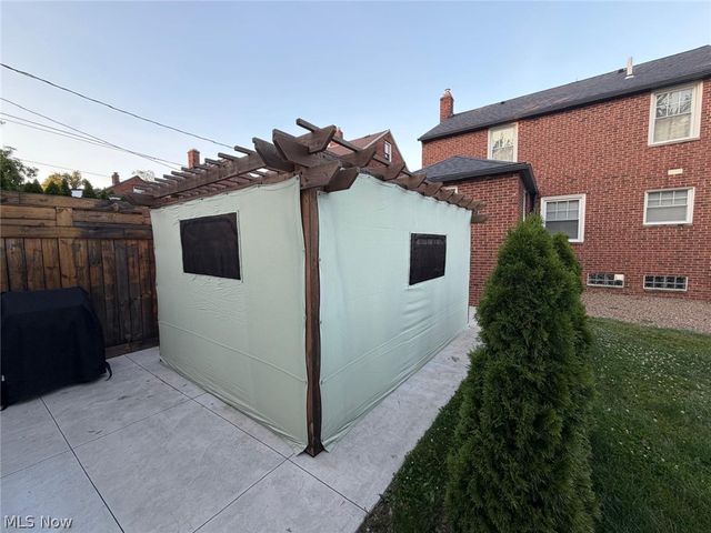 2560 Milton Road, University Heights, OH 44118