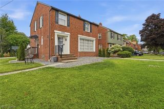 2560 Milton Road, University Heights, OH 44118