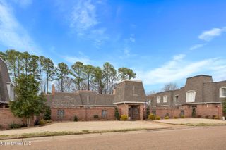 420 Saint Andrews Drive, B2-3, Jackson, MS 39211