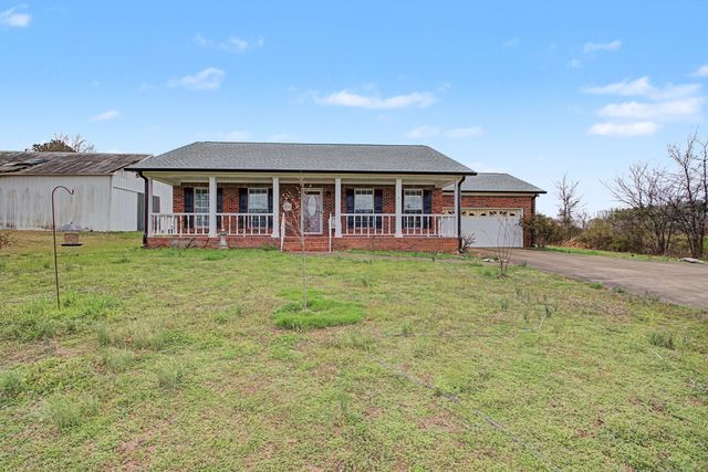 528 W Point Rd, Lawrenceburg, TN 38464