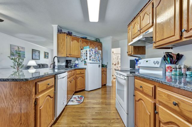 528 W Point Rd, Lawrenceburg, TN 38464