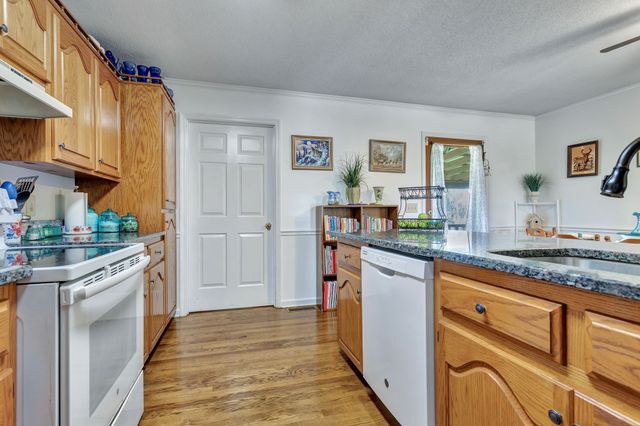 528 W Point Rd, Lawrenceburg, TN 38464