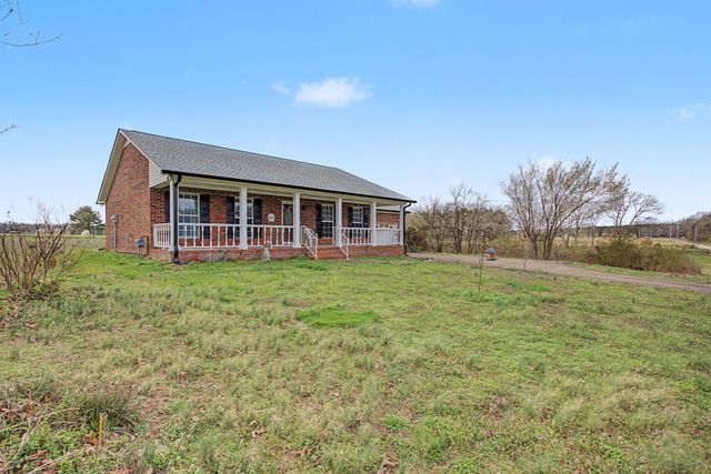 528 W Point Rd, Lawrenceburg, TN 38464