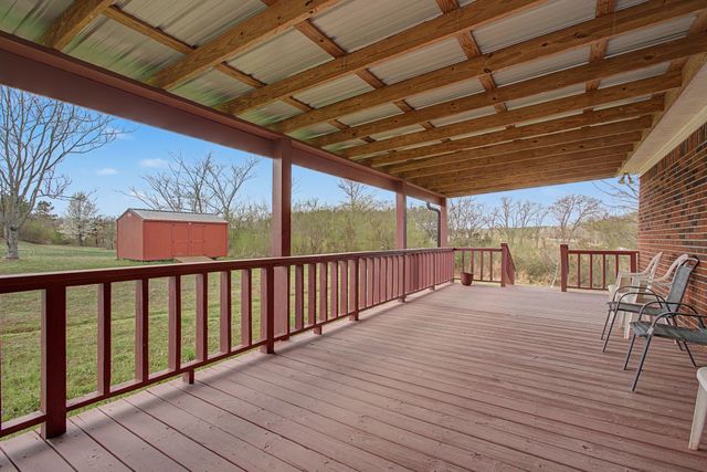 528 W Point Rd, Lawrenceburg, TN 38464