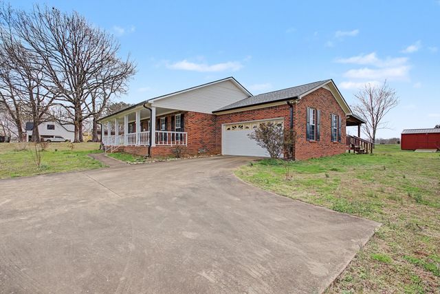 528 W Point Rd, Lawrenceburg, TN 38464