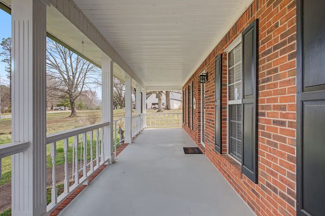 528 W Point Rd, Lawrenceburg, TN 38464