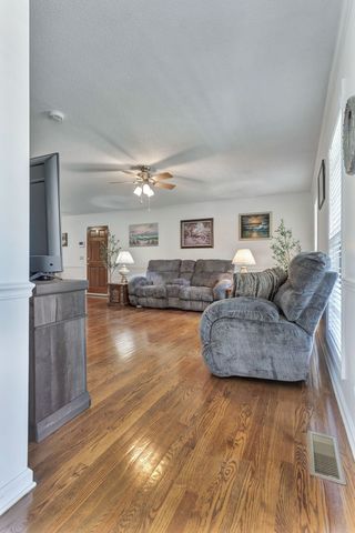 528 W Point Rd, Lawrenceburg, TN 38464