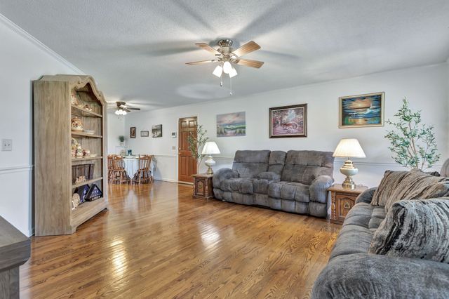 528 W Point Rd, Lawrenceburg, TN 38464