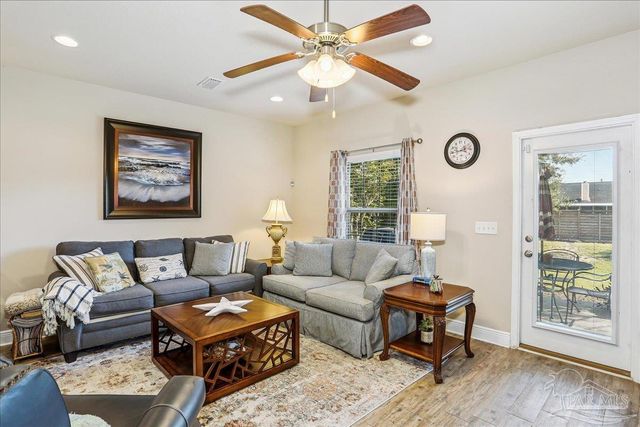 8881 Brown Pelican Cir, Navarre, FL 32566