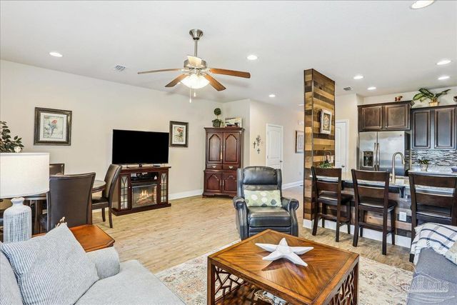 8881 Brown Pelican Cir, Navarre, FL 32566