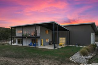 370 Gray Wolf, Blanco, TX 78606