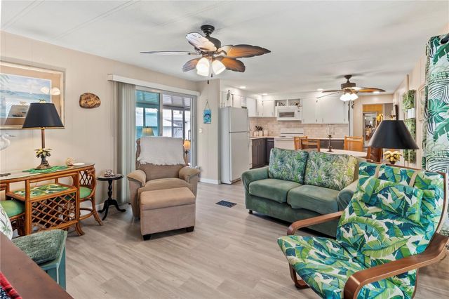 214 LEISURE WAY, Palmetto, FL 34221