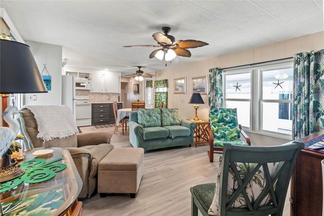 214 LEISURE WAY, Palmetto, FL 34221