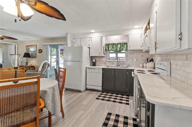 214 LEISURE WAY, Palmetto, FL 34221