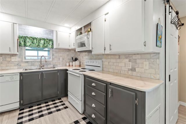 214 LEISURE WAY, Palmetto, FL 34221