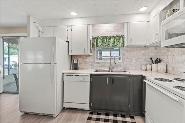 214 LEISURE WAY, Palmetto, FL 34221