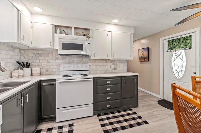 214 LEISURE WAY, Palmetto, FL 34221