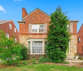 2579 Saybrook Road, University Heights, OH 44118
