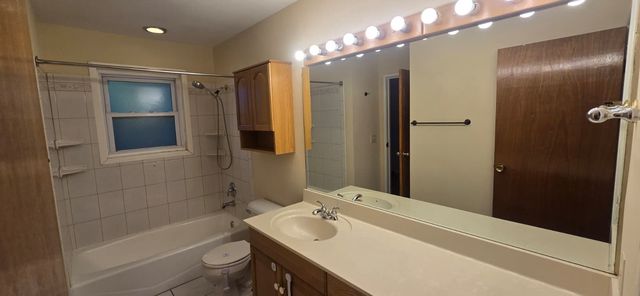 2 Willow Court, Bolingbrook, IL 60440
