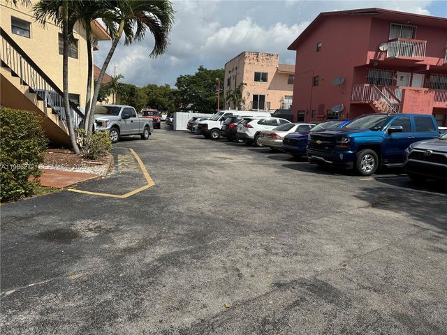2295 W 53rd Pl 201, Hialeah, FL 33016