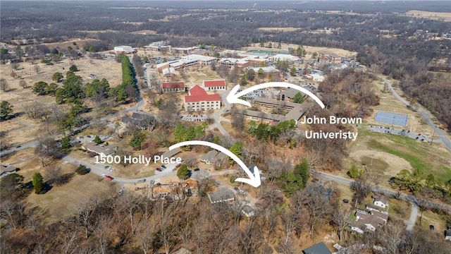 1500 Holly Place, Siloam Springs, AR 72761