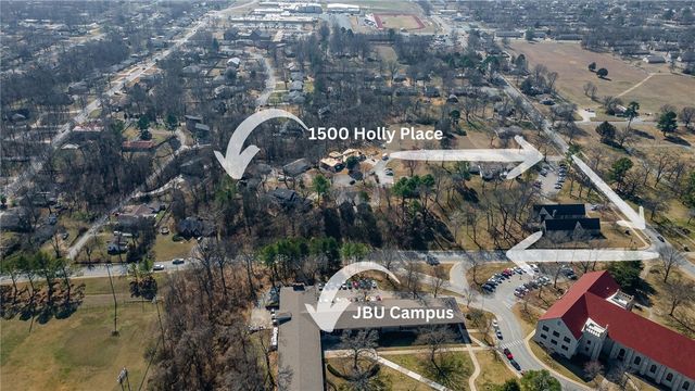 1500 Holly Place, Siloam Springs, AR 72761