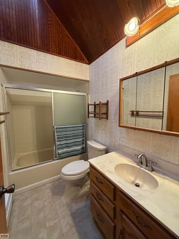 41164 Belvidere Street, Harrison Twp, MI 48045