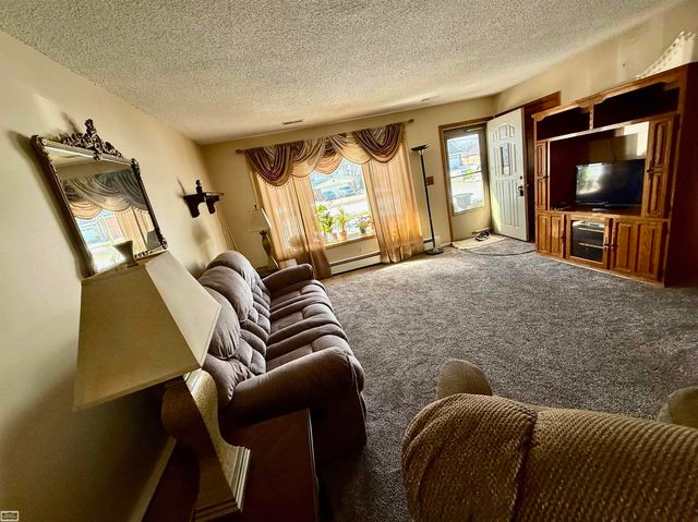 41164 Belvidere Street, Harrison Twp, MI 48045