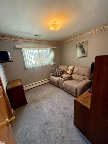 41164 Belvidere Street, Harrison Twp, MI 48045