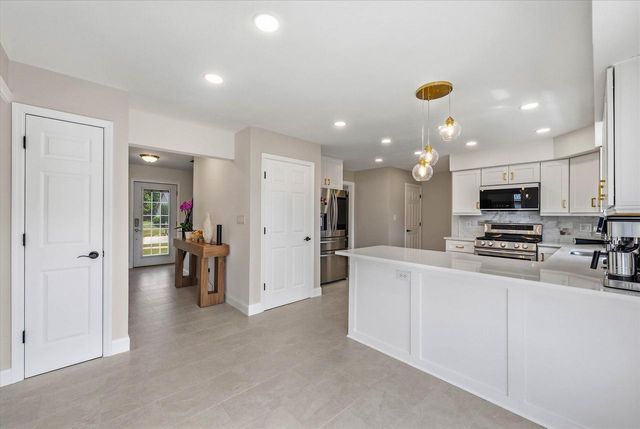 8821 S Carrollville CIRCLE, Oak Creek, WI 53154